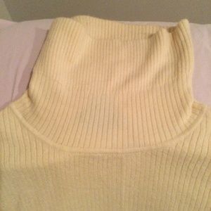 Kenneth Cole New York White Turtle Neck (72% Silk)
